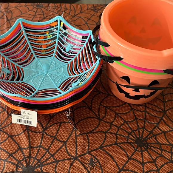 Halloween Pumpkin Bucket and Spider Web Bowls - Picture 1 of 3